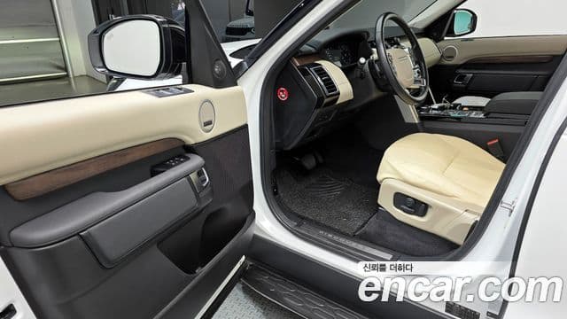 Land Rover Discovery 5 2018 — Şəkil 10/20