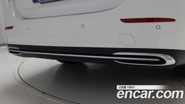 Mercedes-Benz E-Class 2024 — ფოტო 16/20