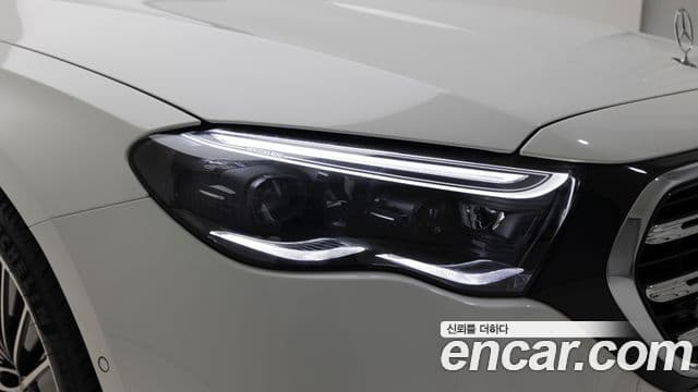 Mercedes-Benz E-Class 2024 — ფოტო 17/20