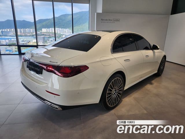 Mercedes-Benz E-Class 2025 — ფოტო 4/20