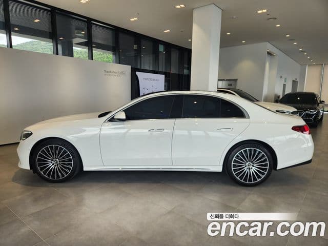 Mercedes-Benz E-Class 2025 — ფოტო 8/20