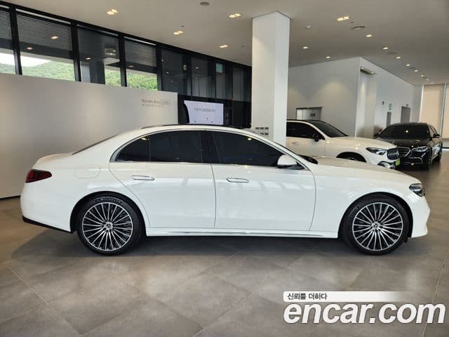 Mercedes-Benz E-Class 2025 — ფოტო 9/20