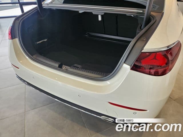 Mercedes-Benz E-Class 2025 — ფოტო 10/20