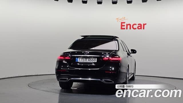 Mercedes-Benz E-Class 2022 — ფოტო 3/20