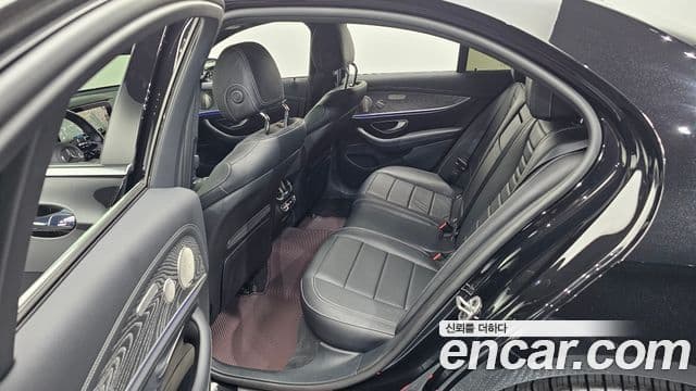 Mercedes-Benz E-Class 2022 — ფოტო 11/20