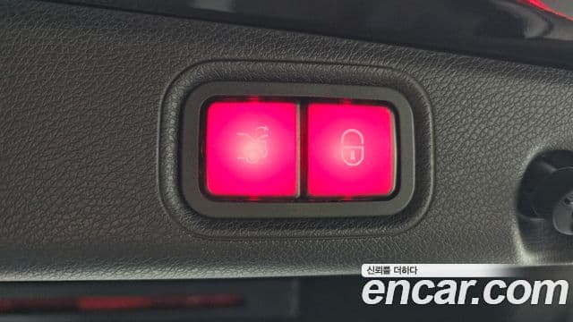 Mercedes-Benz E-Class 2022 — ფოტო 16/20