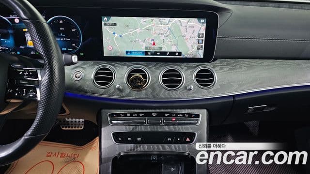 Mercedes-Benz E-Class 2022 — ფოტო 19/20