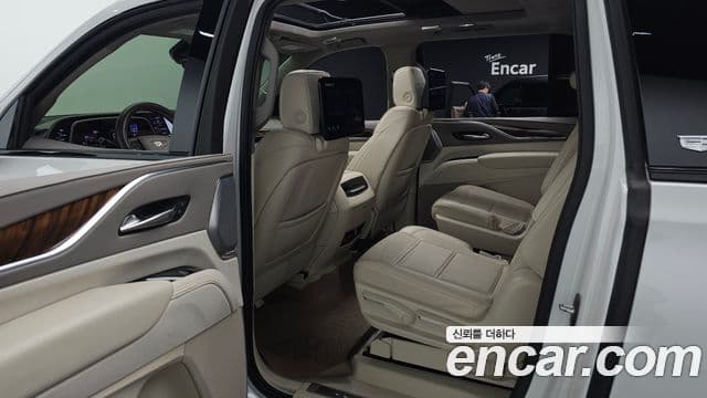 Cadillac Escalade 2023 — Фото 11/20