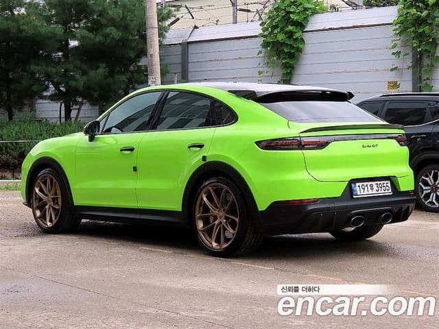 Porsche Cayenne 2022 — Фото 1/20