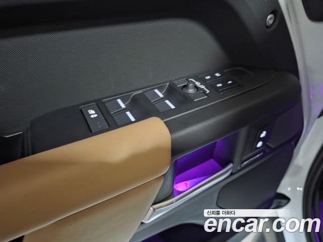 Land Rover Defender 2025 — Фото 9/20