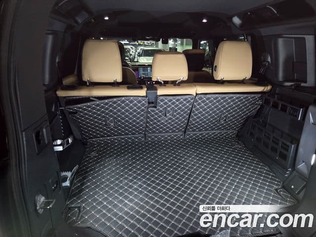 Land Rover Defender 2025 — Фото 18/20