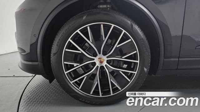 Porsche Macan EV 2025 — Şəkil 36/40