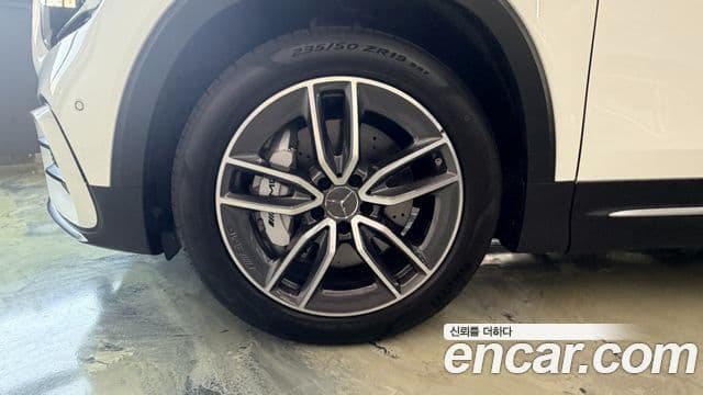 Mercedes-Benz GLB-Class 2025 — ფოტო 4/12