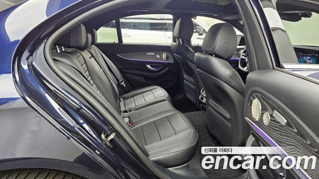 Mercedes-Benz E-Class 2022 — Фото 12/20
