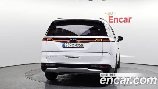 Kia Carnival 2021 — ფოტო 4/20