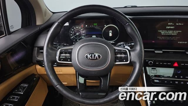 Kia Carnival 2021 — ფოტო 13/20