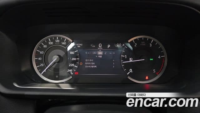 Land Rover Discovery 5 2023 — ფოტო 8/20