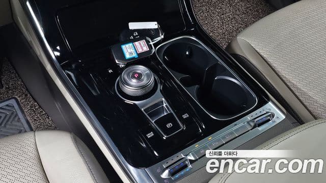 Kia Carnival 2021 — ფოტო 7/20