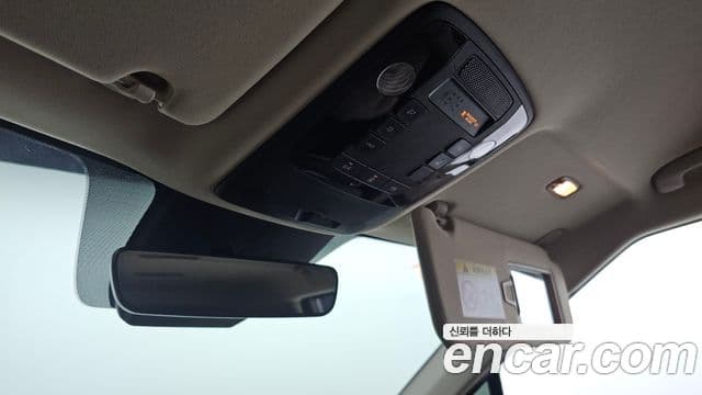 Kia Carnival 2021 — ფოტო 17/20