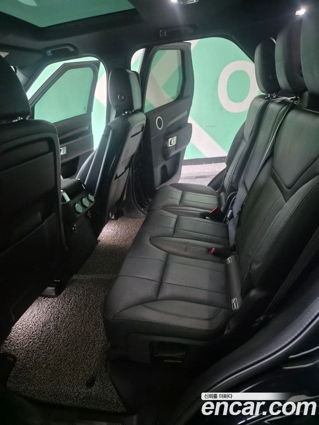 Land Rover Discovery 5 2020 — Фото 7/11