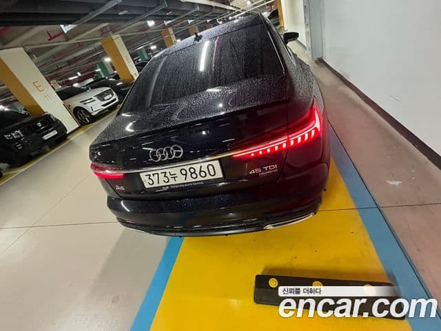 Audi A6 2021 — ფოტო 8/18