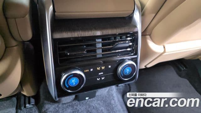 Land Rover Range Rover 2023 — Фото 19/20
