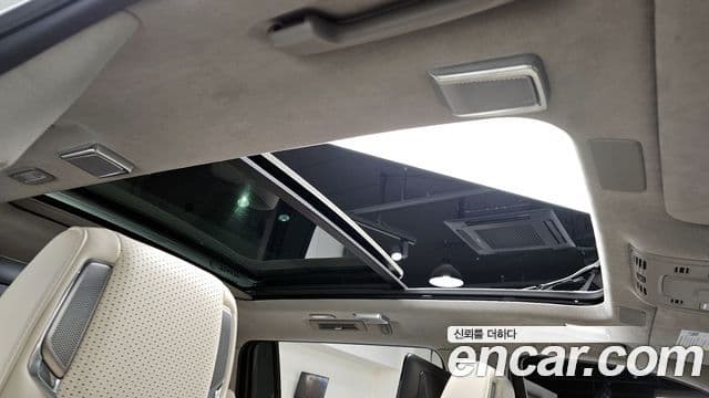 Cadillac Escalade 2023 — Фото 18/20