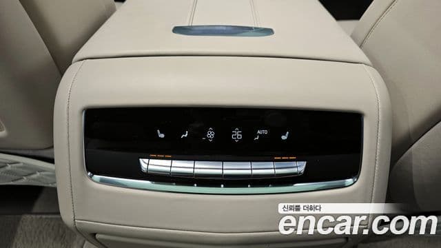 Cadillac Escalade 2023 — Фото 19/20