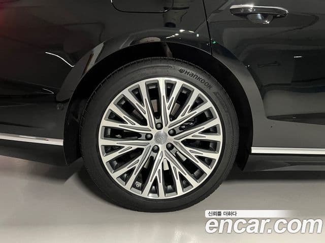 Audi A8 2020 — Фото 11/20