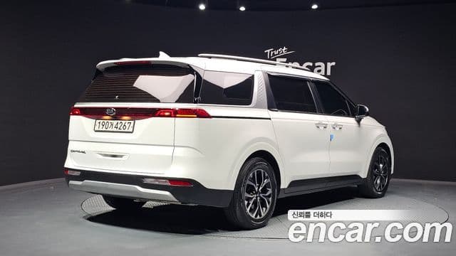 Kia Carnival 2020 — ფოტო 2/20