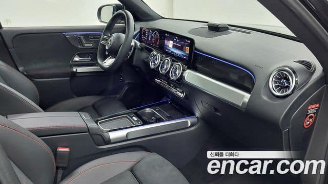 Mercedes-Benz GLB-Class 2025 — ფოტო 8/17