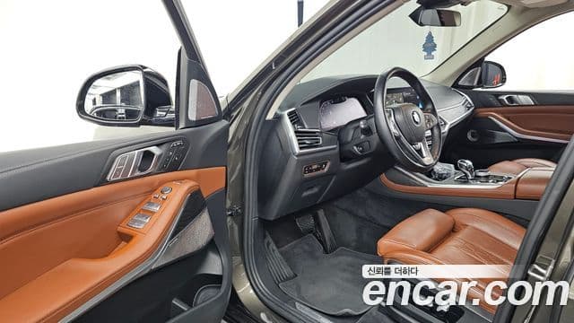 BMW X7 2021 — Фото 10/20
