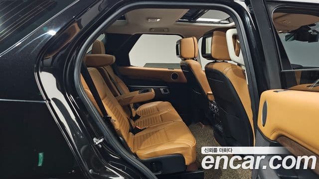 Land Rover Discovery 5 2018 — Фото 12/20