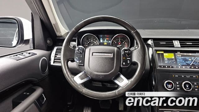 Land Rover Discovery 5 2019 — Фото 12/20