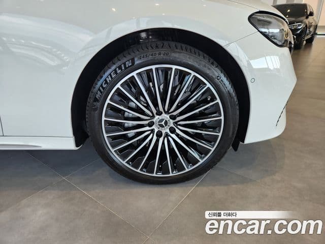Mercedes-Benz E-Class 2025 — ფოტო 4/20
