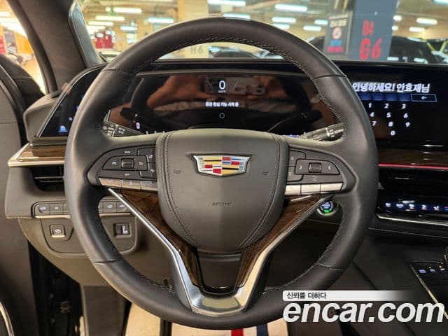 Cadillac Escalade 2023 — Фото 13/20