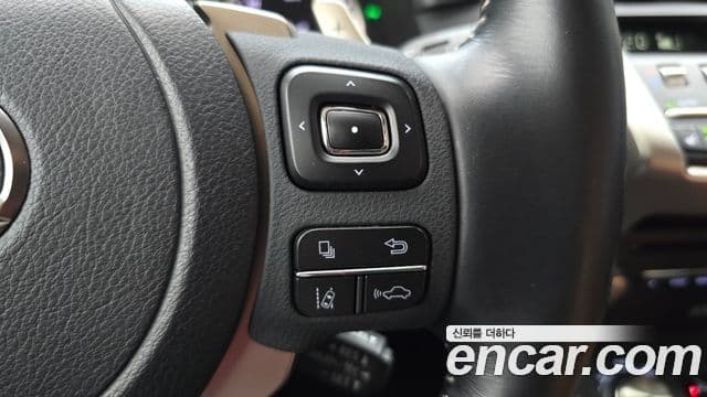 Lexus NX300h 2021 — Şəkil 18/20