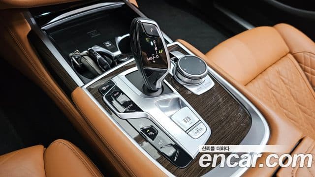 BMW 7 Series 2020 — ფოტო 8/20