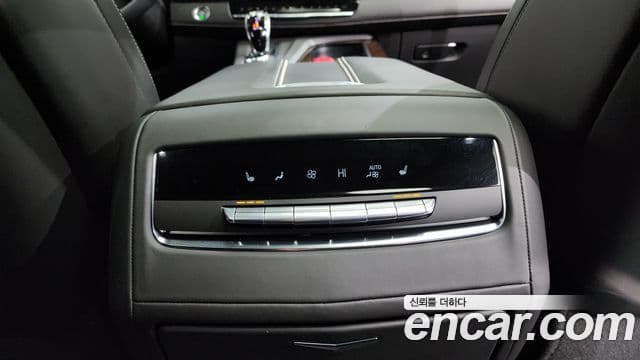 Cadillac Escalade 2022 — Şəkil 17/20