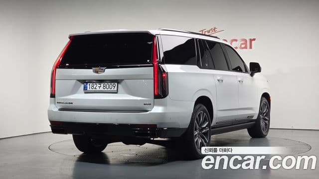 Cadillac Escalade 2023 — Фото 2/20