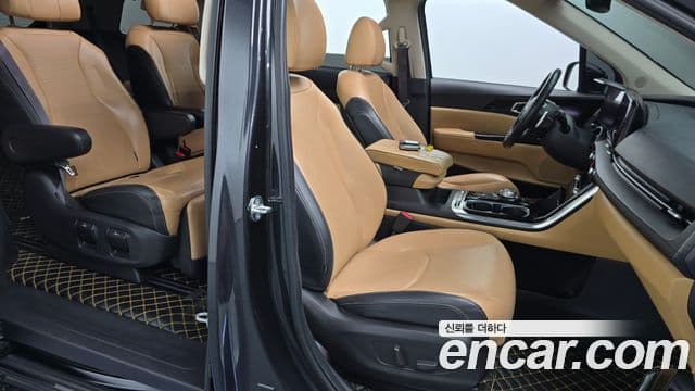 Kia Carnival 2021 — ფოტო 10/20