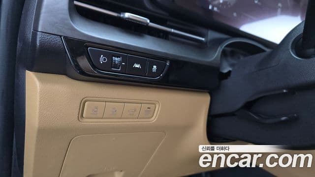Kia Carnival 2021 — ფოტო 14/20