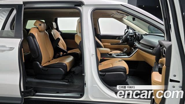 Kia Carnival 2022 — ფოტო 10/20