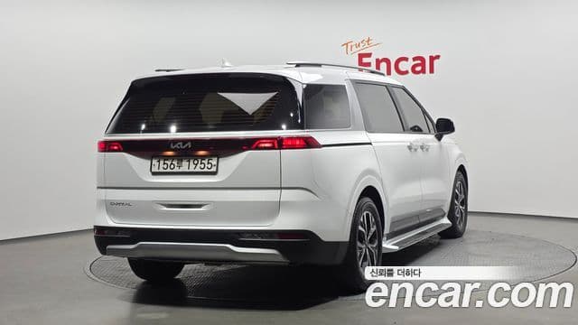 Kia Carnival 2022 — ფოტო 2/20