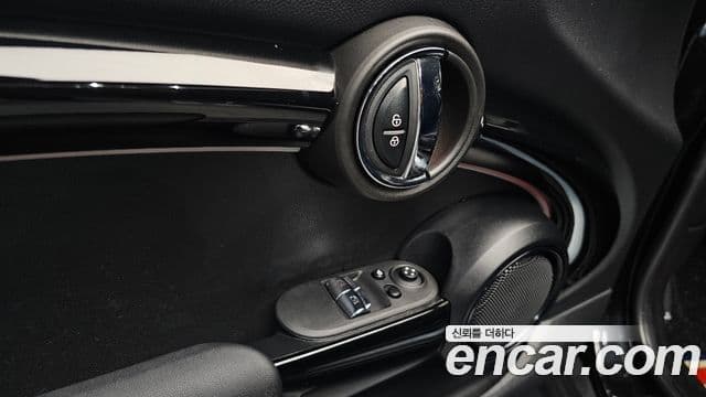 Mini Cooper 2022 — Фото 17/20