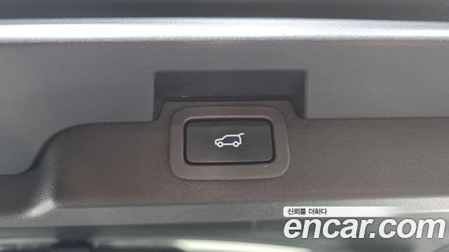 Land Rover Discovery 5 2019 — ფოტო 18/20