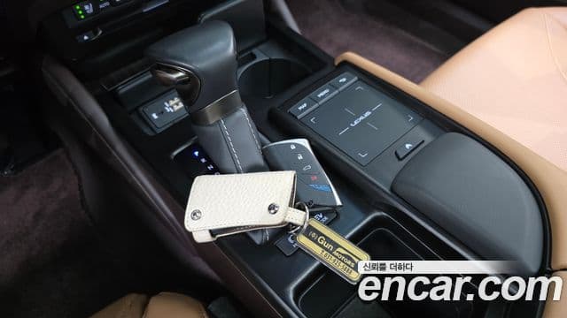 Lexus ES300h 2020 — ფოტო 9/20