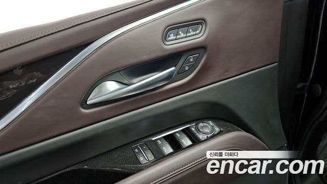 Cadillac Escalade 2022 — Фото 19/20