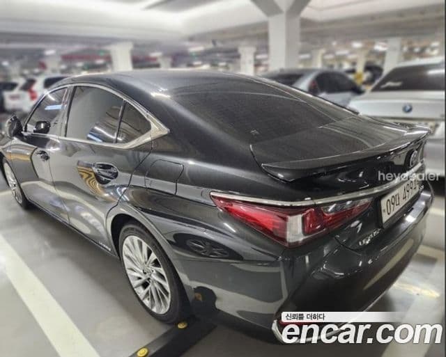 Lexus ES300h 2019 — ფოტო 5/16