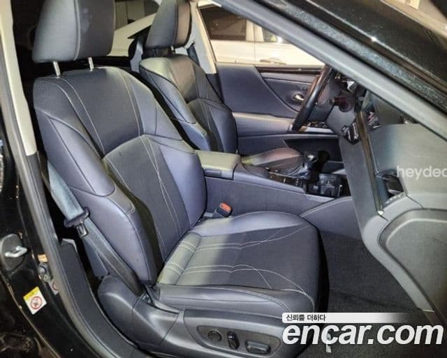 Lexus ES300h 2019 — ფოტო 11/16
